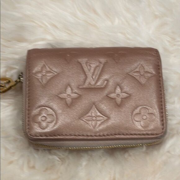 Louis Vuitton Lou Coussin Wallet Pink Lambskin Monogram Authentic Gold Hardware - Picture 13 of 16